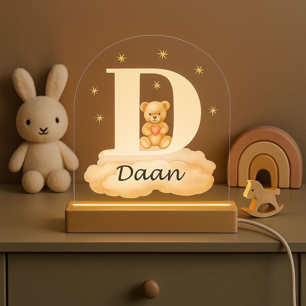 Nachtlampje met Naam en Initiaal D &ndash; Beertje op Wolk | Leukcadeaushop.nl
