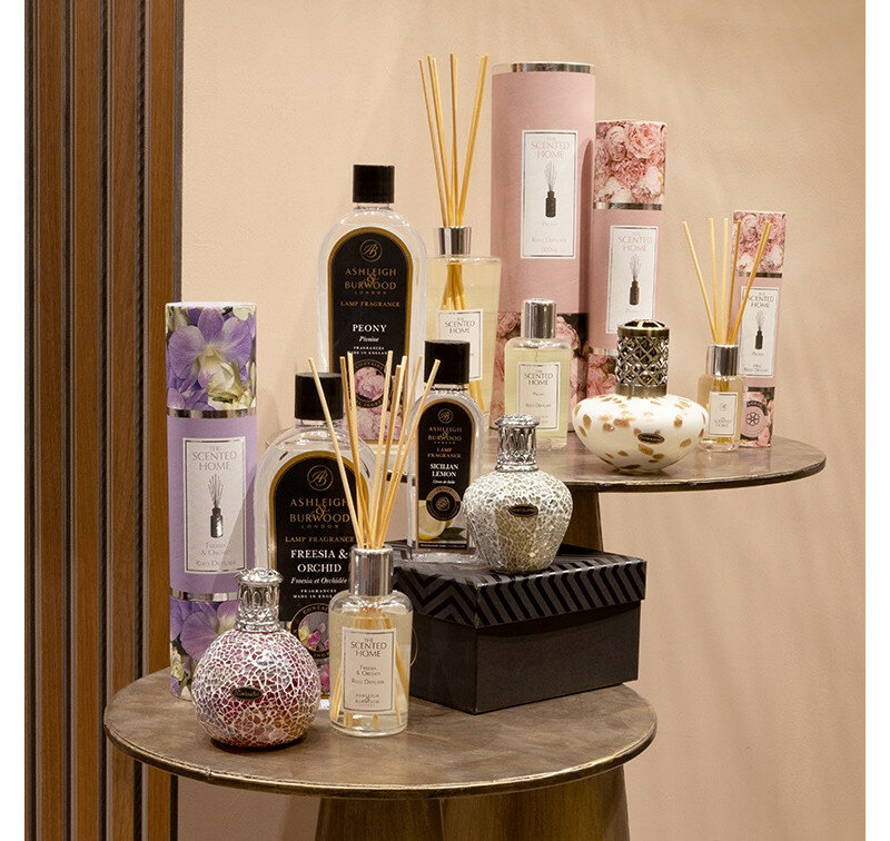 Geurlamp Luminosity met fles Sicilian Lemon 250 ml in interieur