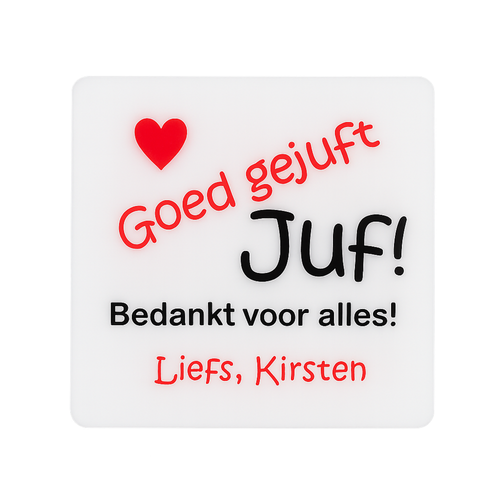 Kunststof tegeltje Goed gejuft met rood hart en zwarte tekst, gepersonaliseerd cadeau voor juf, formaat 10x10 cm.