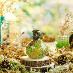 Fairy Glen Geurlamp van Ashleigh &amp; Burwood in sfeervolle interieursetting