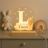 Nachtlampje met Naam en Initiaal L &ndash; Beertje op Wolk | Leukcadeaushop.nl