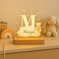 Nachtlampje met Naam en Initiaal M &ndash; Beertje op Wolk | Leukcadeaushop.nl