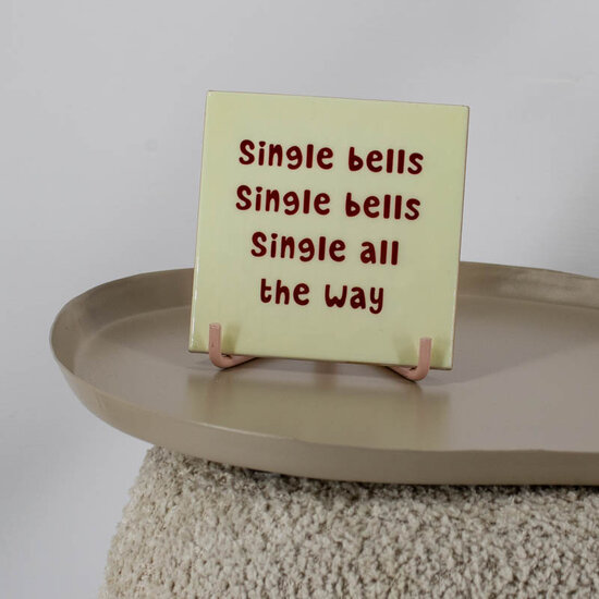 grappig kerstcadeau keramiek tegeltje single bells op standaard