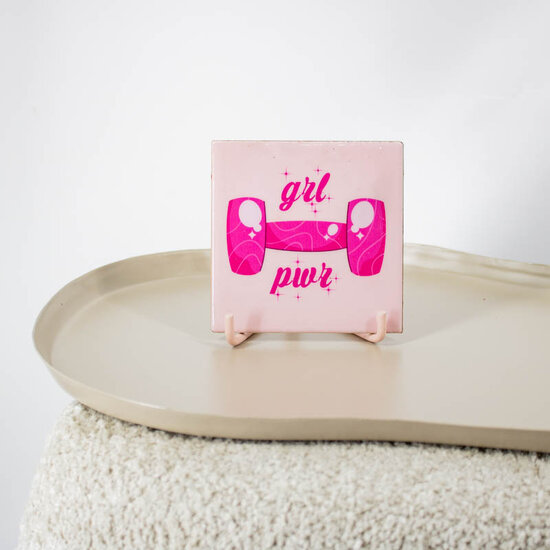 Roze keramieken tegeltje met Grl Pwr-tekst en dumbbell